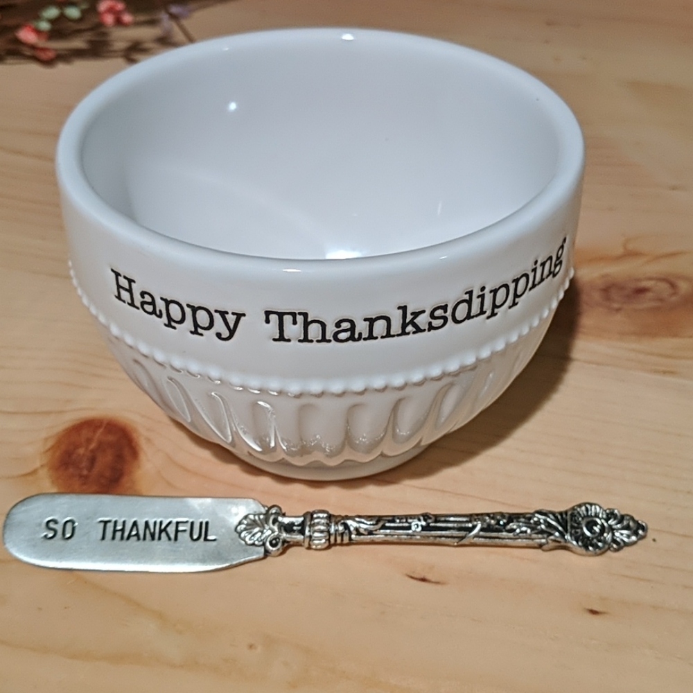 Mud pie dip bowl with serving spreader